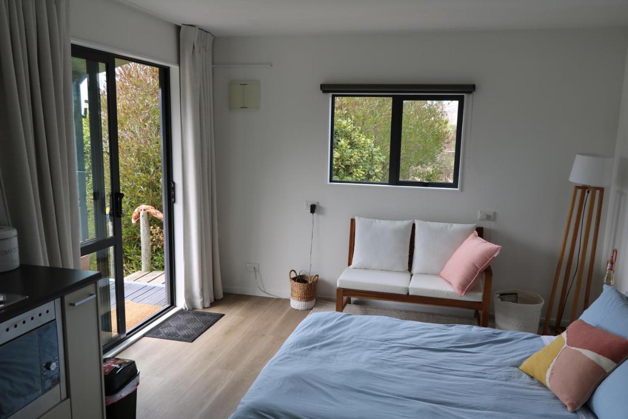 Church Bay Cabin: Sunny, Great Views Apartment Lyttelton Exterior photo